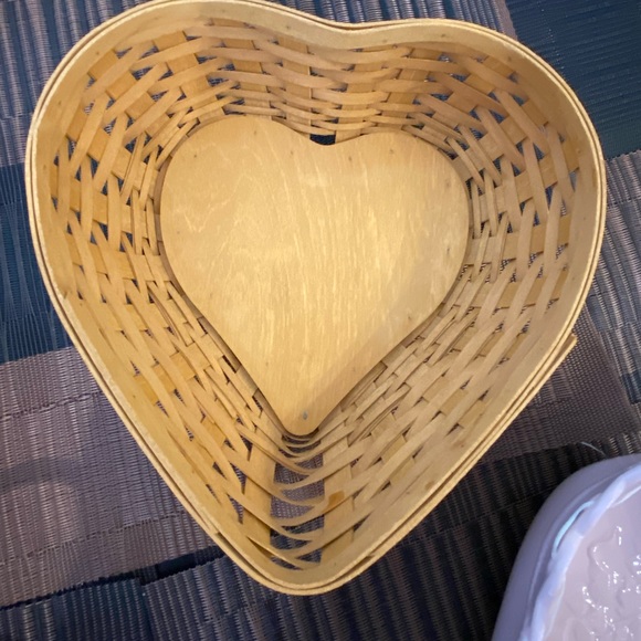 Vintage Longaberger baskets lot of 3, Valentines Day, heart shaped 2004-2005 - Picture 9 of 16